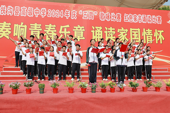 24五四高二诵读 (13).JPG